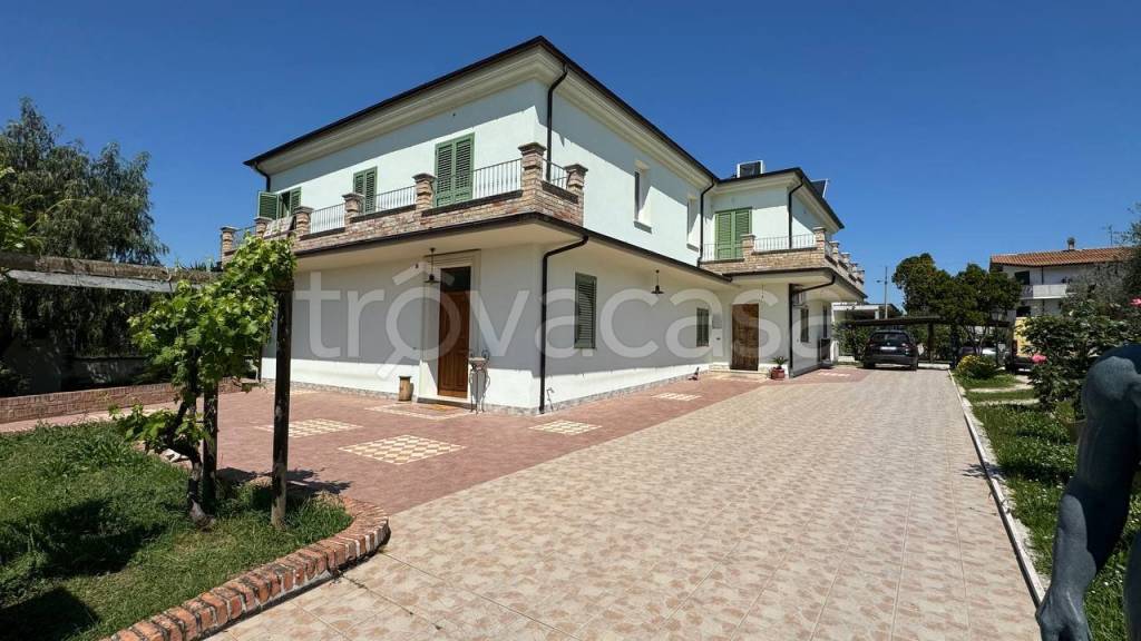 casa indipendente in vendita a Nereto