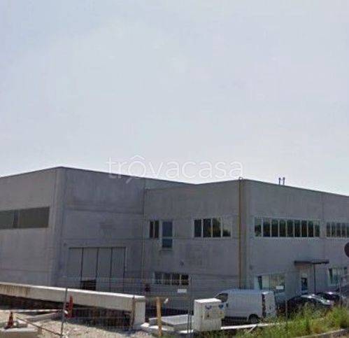 locale commerciale in vendita a Nereto in zona Vibrata