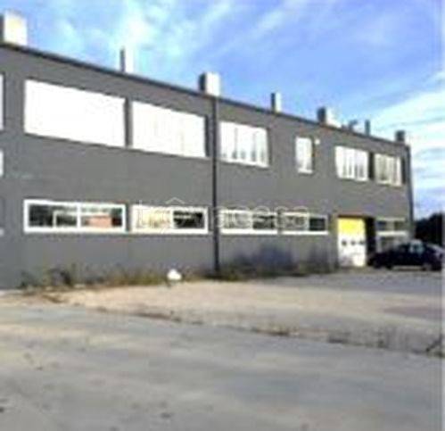 capannone in vendita a Nereto