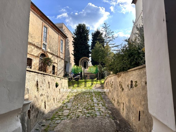 casa indipendente in vendita a Nereto