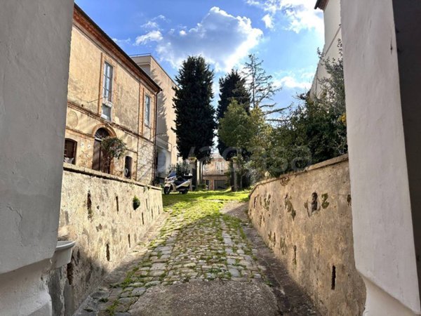 casa indipendente in vendita a Nereto
