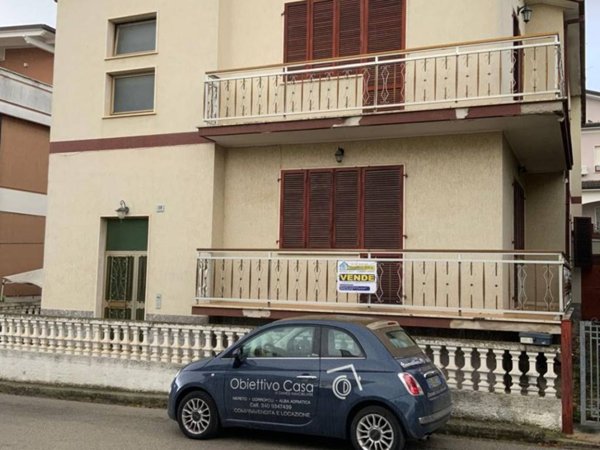 casa indipendente in vendita a Nereto in zona Vibrata