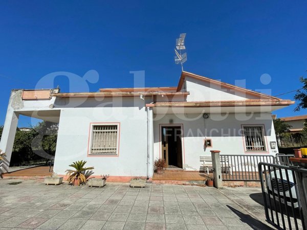 casa indipendente in vendita a Nereto