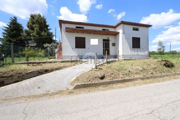 casa indipendente in vendita a Nereto