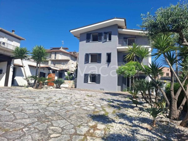 casa indipendente in vendita a Nereto