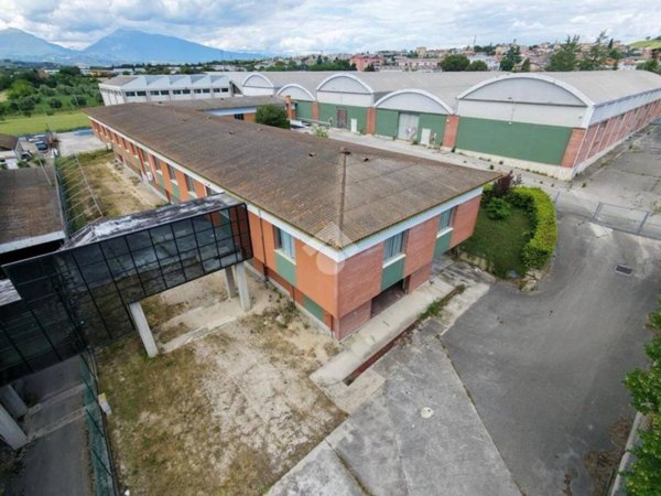 locale commerciale in vendita a Nereto