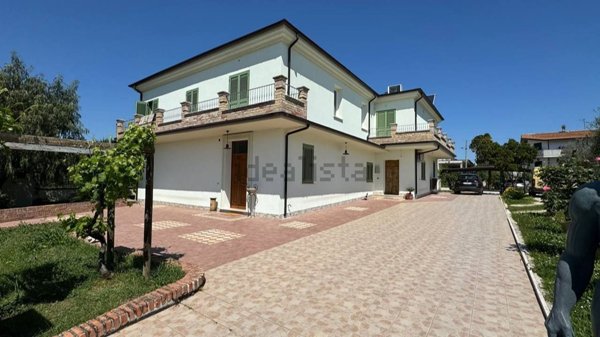 casa indipendente in vendita a Nereto in zona Vibrata