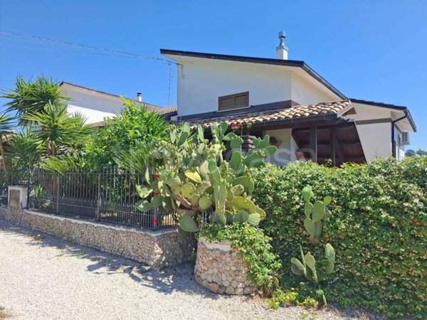 casa indipendente in vendita a Nereto