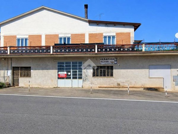 locale commerciale in vendita a Nereto in zona Rote