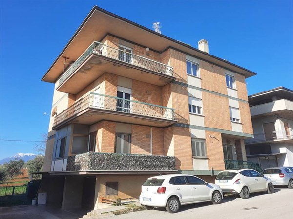 appartamento in vendita a Nereto in zona Rote