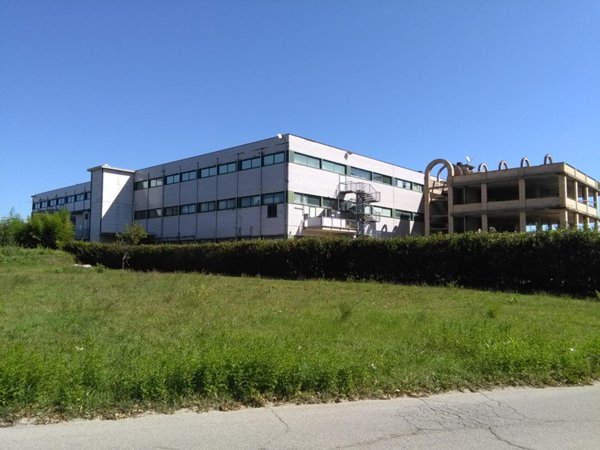 locale commerciale in vendita a Nereto in zona San Savino