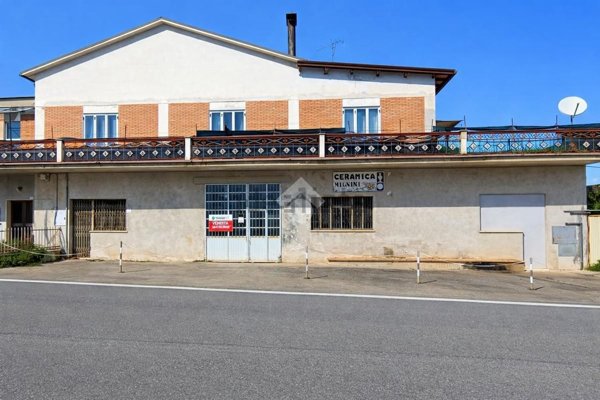 locale di sgombero in vendita a Nereto in zona Rote