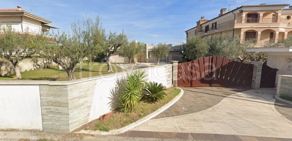 casa indipendente in vendita a Nereto in zona Pignotto