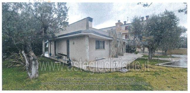 casa indipendente in vendita a Nereto in zona Pignotto