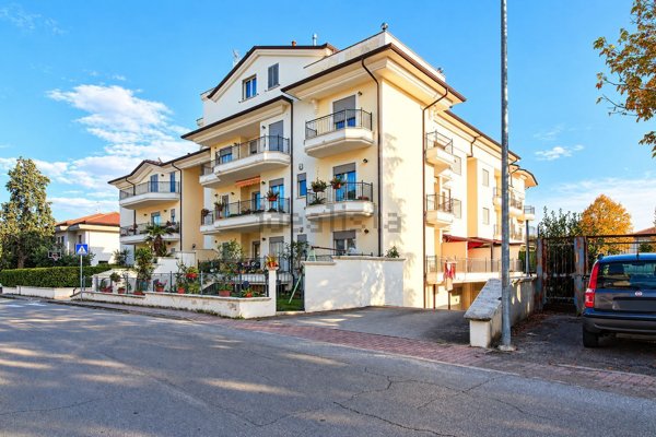 appartamento in vendita a Nereto in zona Rote