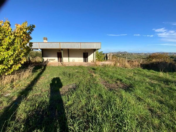 casa indipendente in vendita a Nereto in zona San Savino