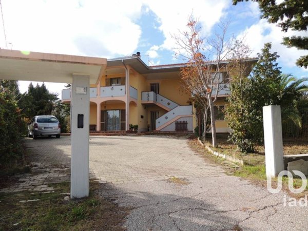 casa indipendente in vendita a Notaresco