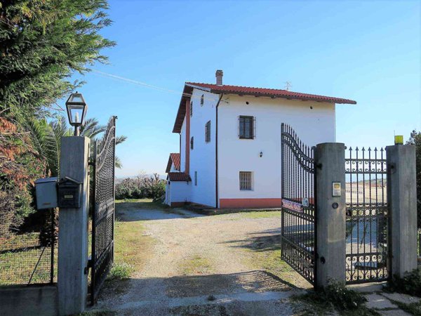 casa indipendente in vendita a Notaresco