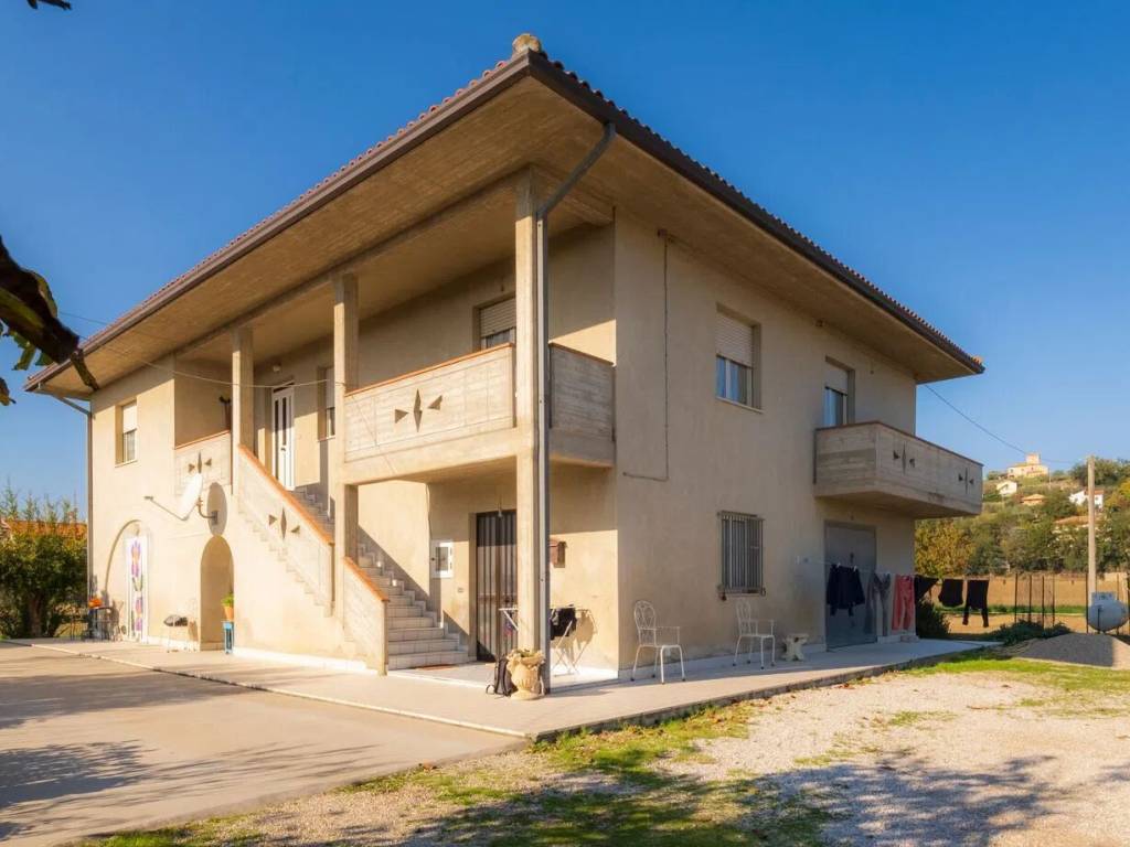 casa indipendente in vendita a Notaresco