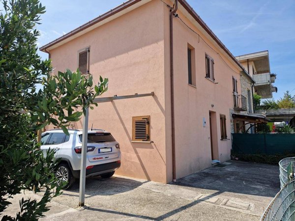 casa indipendente in vendita a Notaresco in zona Pianura Vomano
