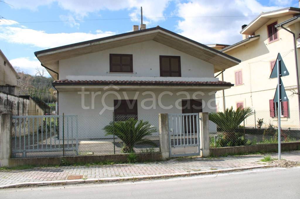 casa indipendente in vendita a Notaresco in zona Cordesco