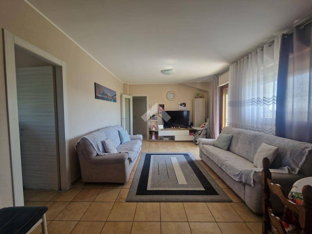 appartamento in vendita a Notaresco in zona Caporipe