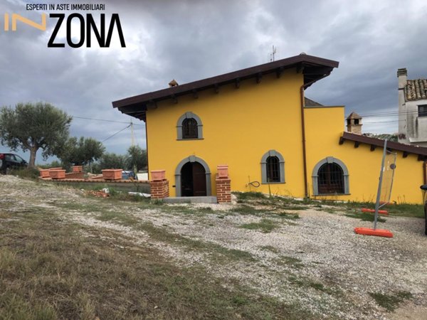 appartamento in vendita a Notaresco in zona Capracchia