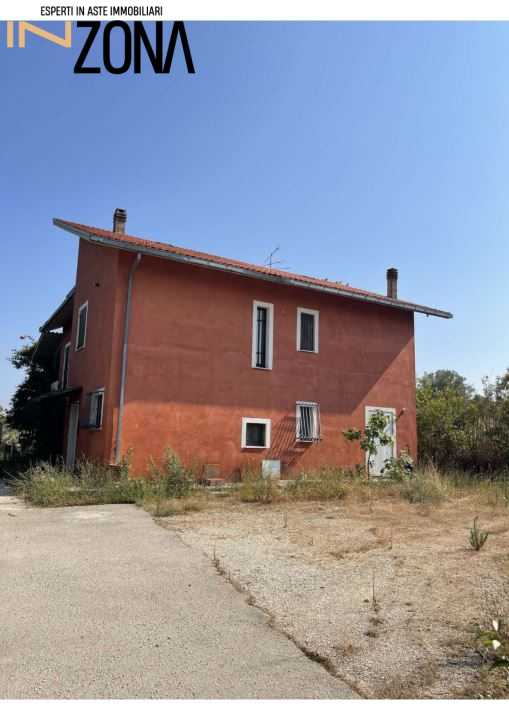 casa indipendente in vendita a Notaresco in zona Saggio