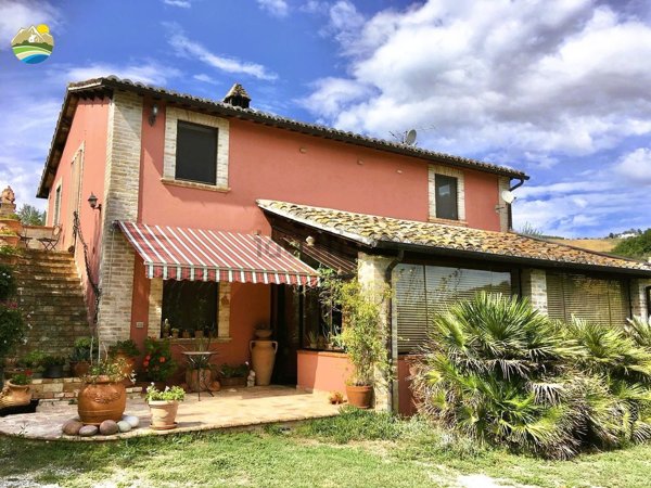 casa indipendente in vendita a Notaresco