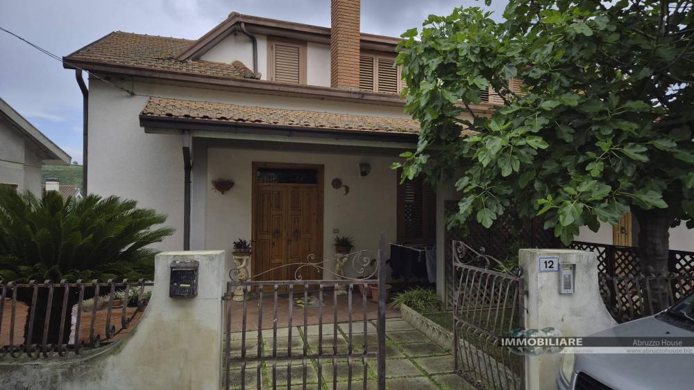 casa indipendente in vendita a Notaresco