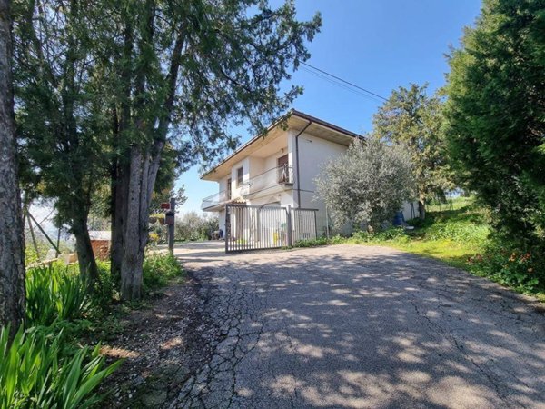 casa indipendente in vendita a Notaresco