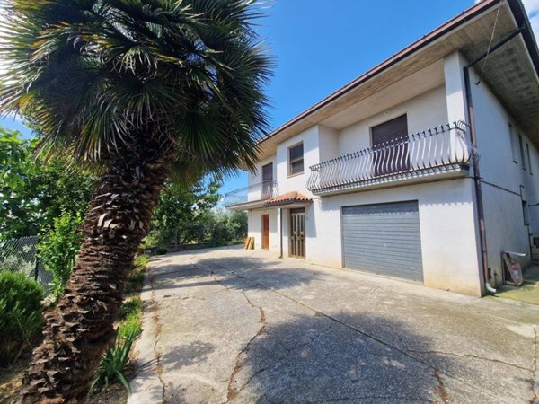 casa indipendente in vendita a Notaresco