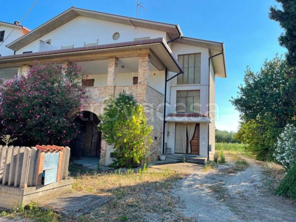 casa indipendente in vendita a Notaresco