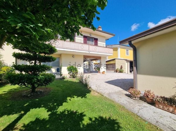 casa indipendente in vendita a Notaresco in zona Pianura Vomano