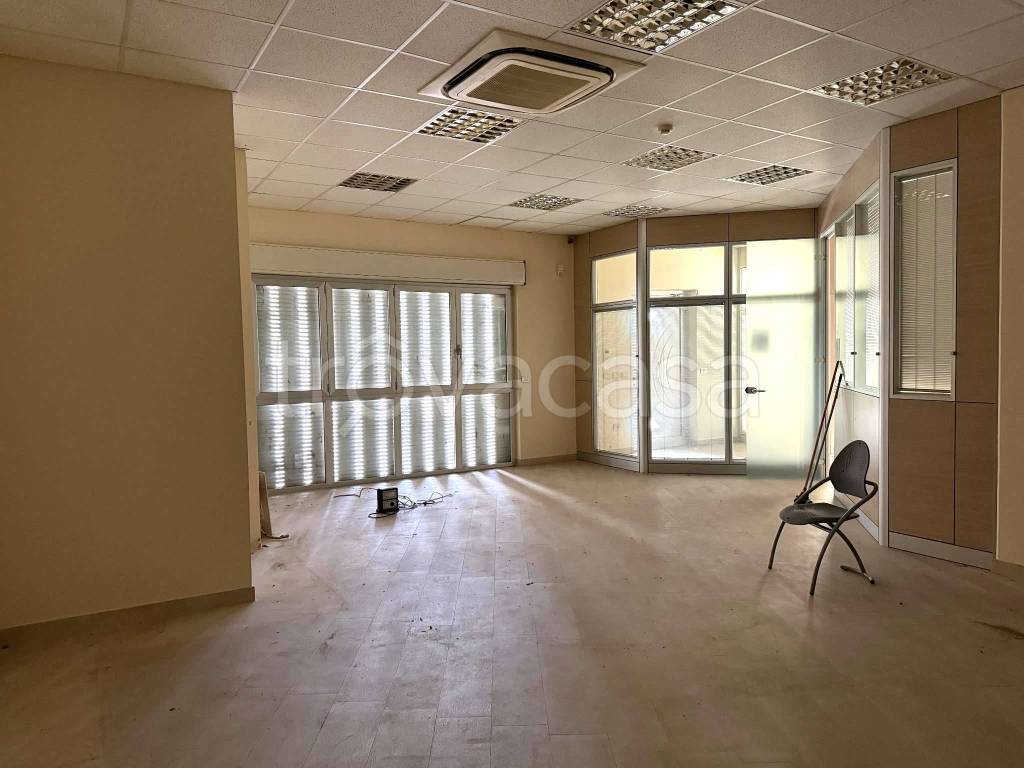 ufficio in vendita a Notaresco