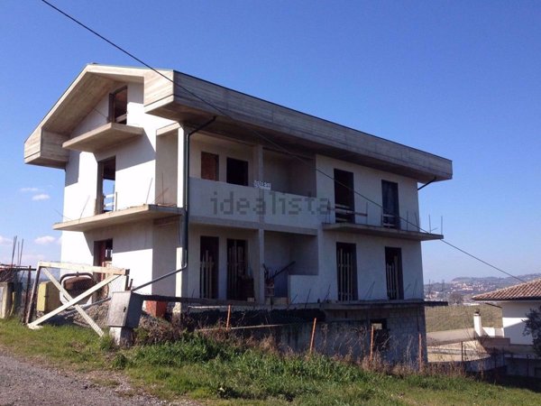 casa indipendente in vendita a Notaresco