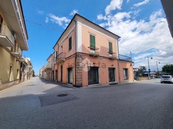 casa semindipendente in vendita a Notaresco