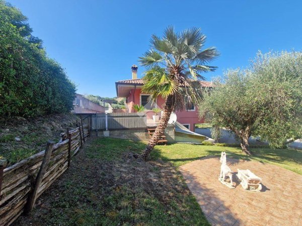 casa indipendente in vendita a Notaresco in zona Guardia Vomano