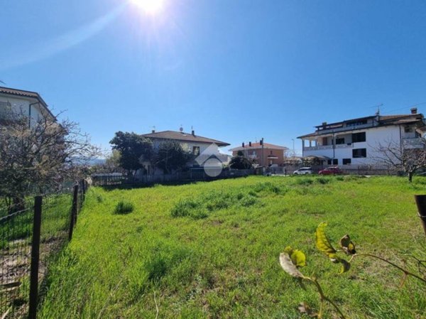 terreno in vendita a Notaresco in zona Pianura Vomano