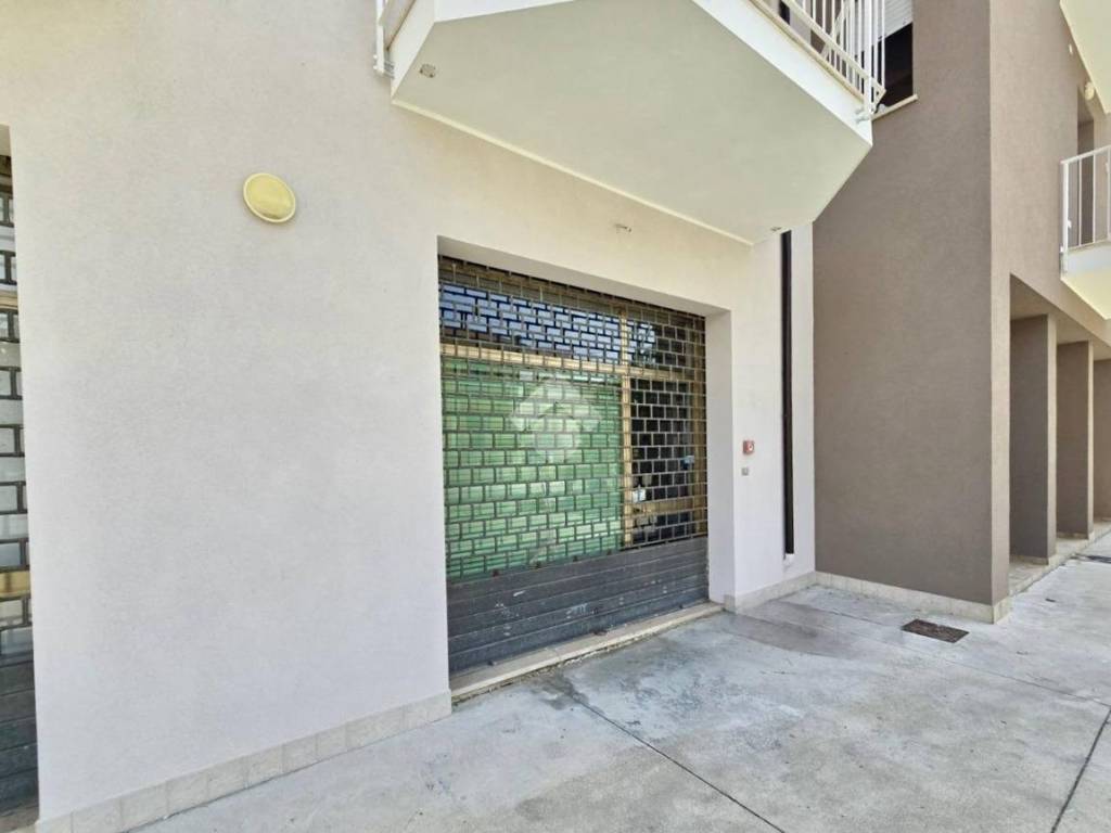 negozio in vendita a Notaresco