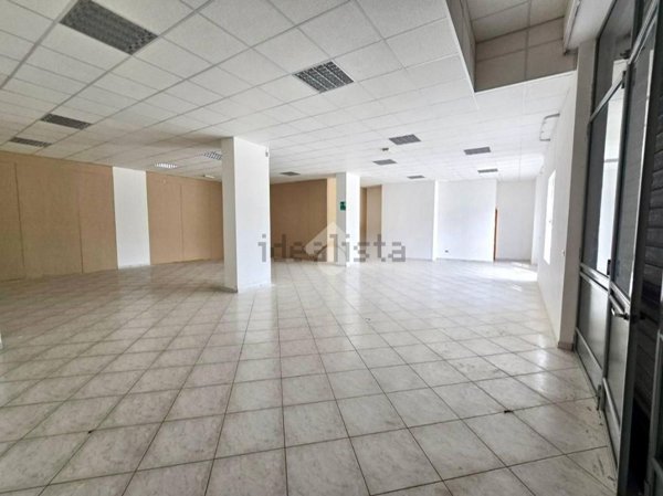 locale di sgombero in vendita a Notaresco