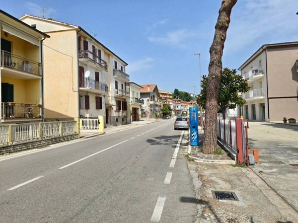 locale commerciale in vendita a Notaresco