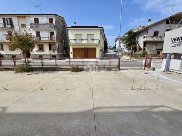 casa semindipendente in vendita a Notaresco