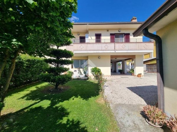 casa indipendente in vendita a Notaresco in zona Pianura Vomano