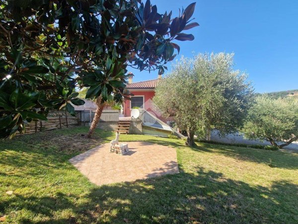 casa indipendente in vendita a Notaresco in zona Guardia Vomano