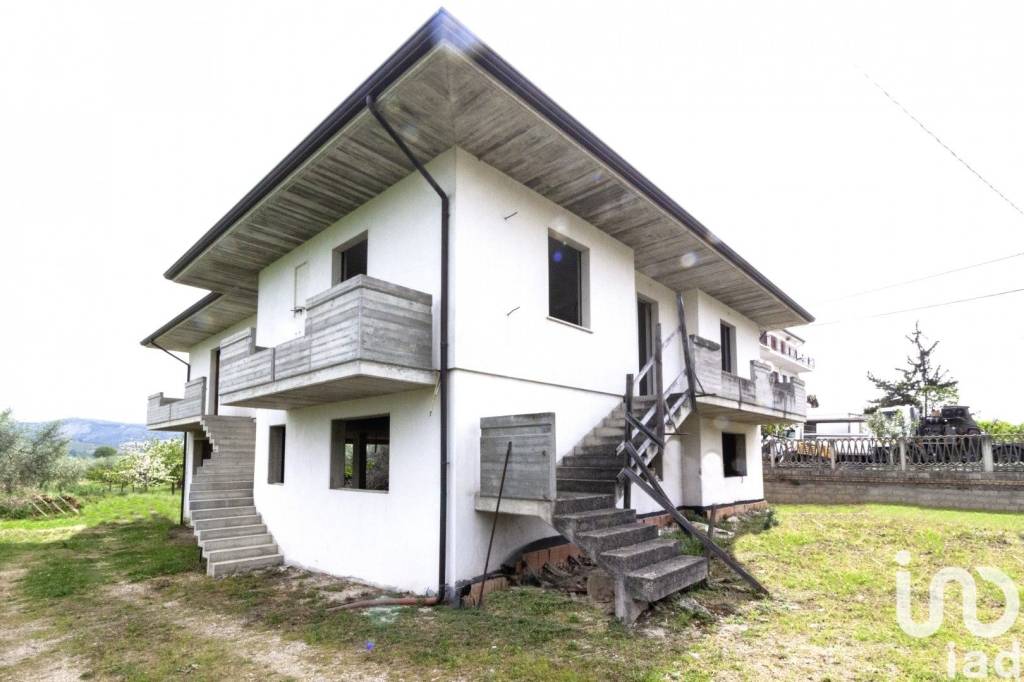 casa indipendente in vendita a Notaresco in zona Guardia Vomano