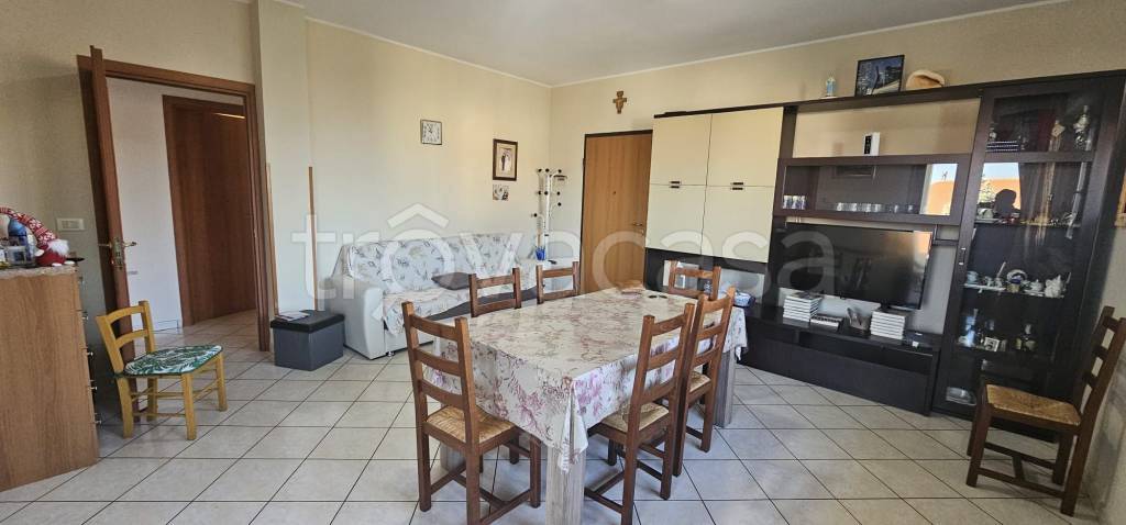 appartamento in vendita a Notaresco in zona Grasciano