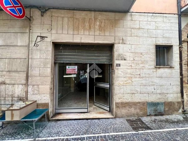 locale commerciale in vendita a Notaresco