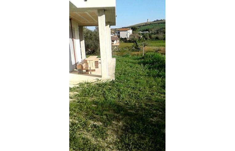 casa indipendente in vendita a Notaresco in zona Grasciano