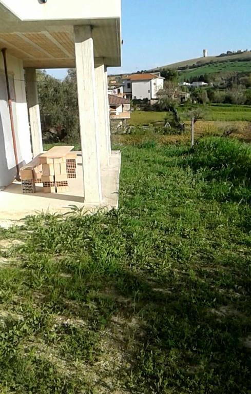 casa indipendente in vendita a Notaresco in zona Grasciano